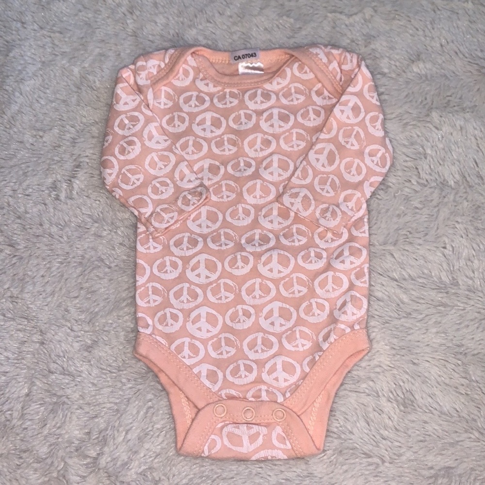 (3 for $10) modern baby 3/6 month peace sign bodysuit baby girl clothing